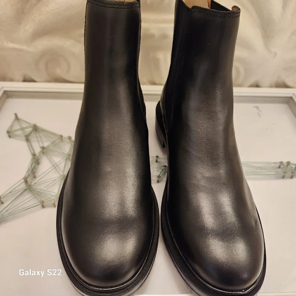 Madewell Pull-On Chelsea Leather Boots. NIB. Size 5.5